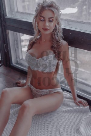 Emilie-anne tantra massage in Englewood and live escort