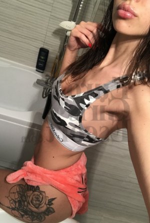 Marie-chantale milf live escort in Englewood Colorado & erotic massage